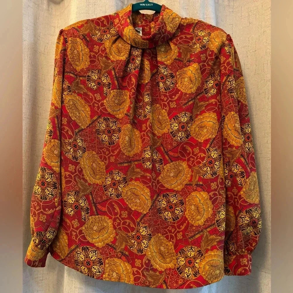 Laura & Jayne Petite Collection Size 12 high neck floral‎ blouse.Reds and Golden